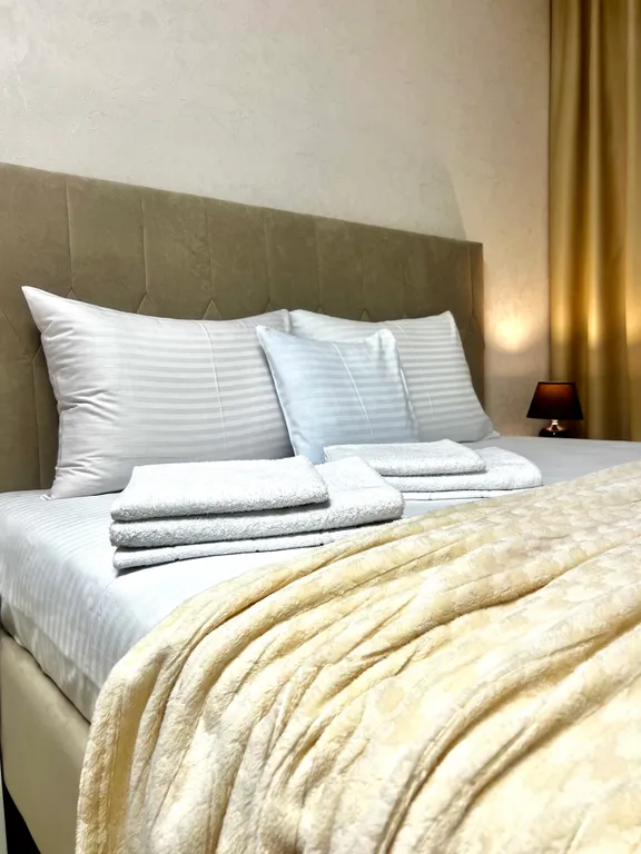 Шикарные апартаменты с белоснежными полотенцами и бельем