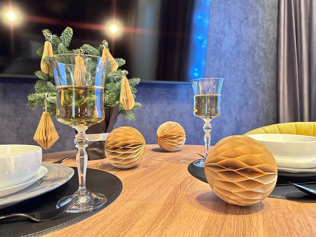 Уникальная cтудия с мини-бассейном на двоиx