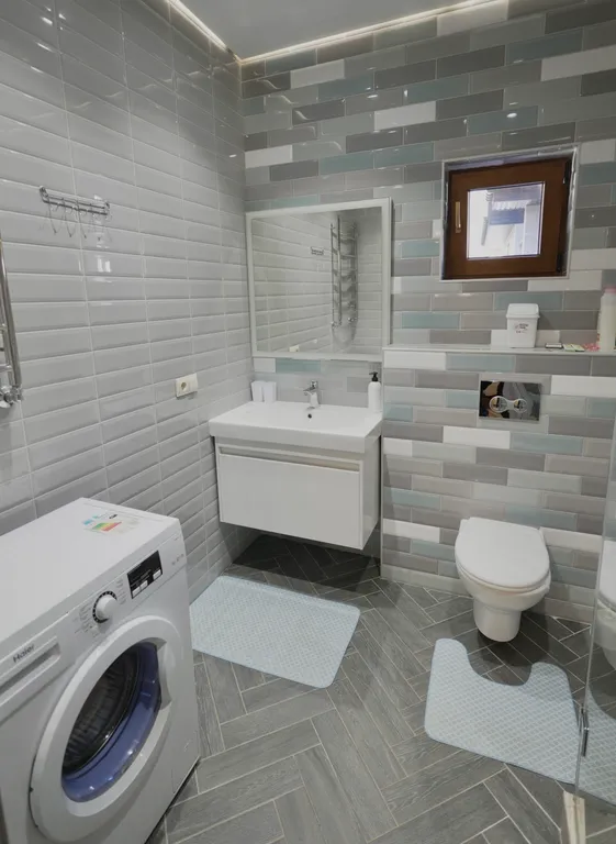 Стильный апартамент с выделенной спальней в центре