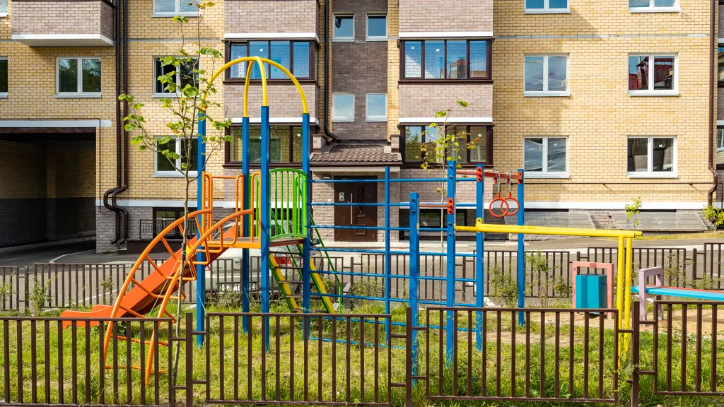 Солнечная 1-комнатная квартира на набережной Днепра