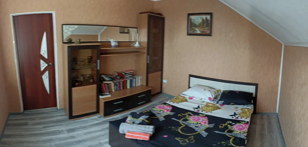 Дом с навесом и парковкой