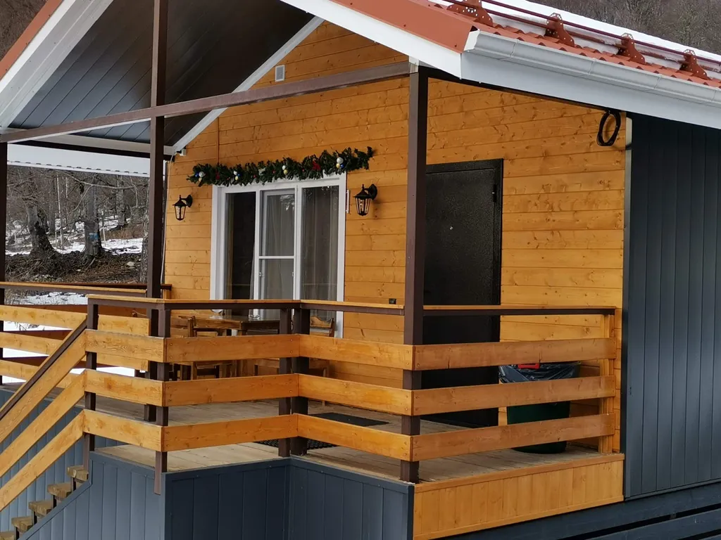 База отдыха «ЛейМар Архыз» предлагает проживание в уютных домиках