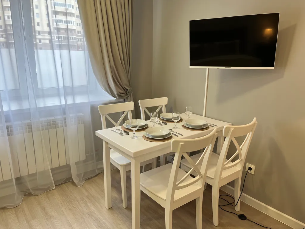 Квартира Квартира Уютная студия Классика с новым дизайнерским ремонтом — Красноярск