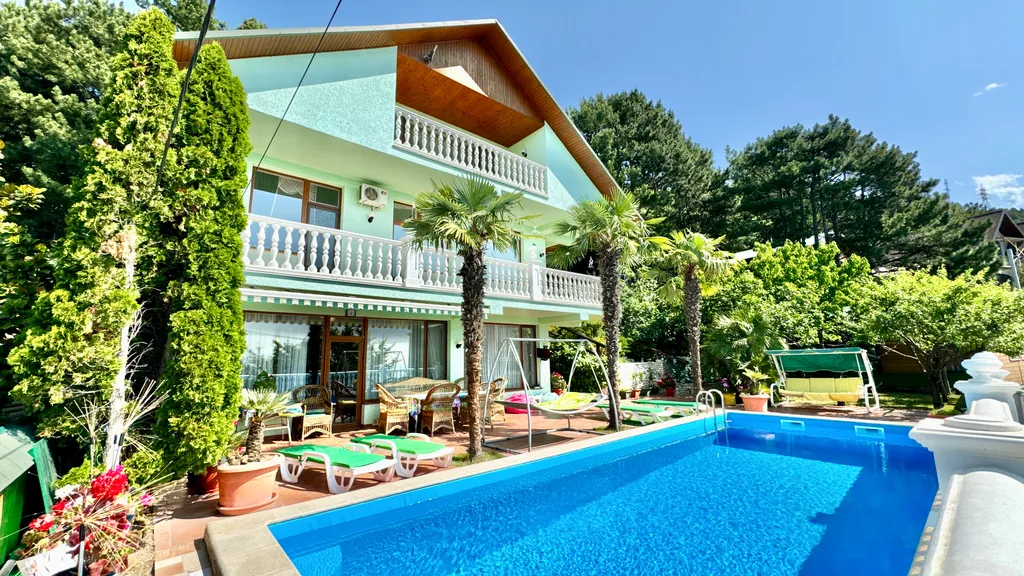 Коттедж Дом с бассейном в Аутке — аренда посуточно в Ялта