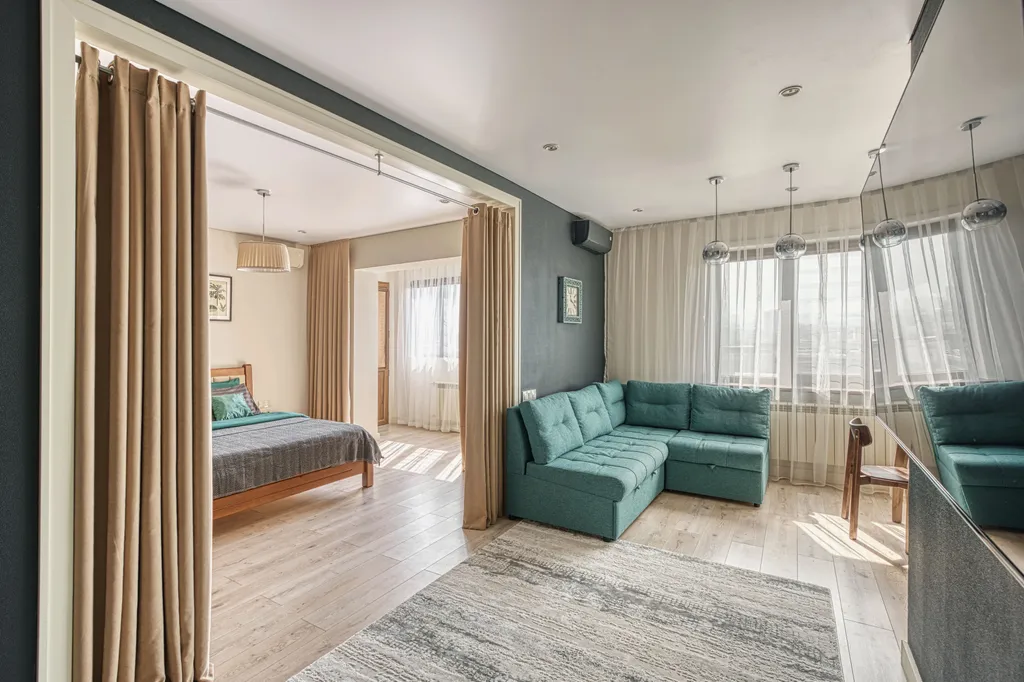 Современный апартамент в центре с видом на город и горы у метро