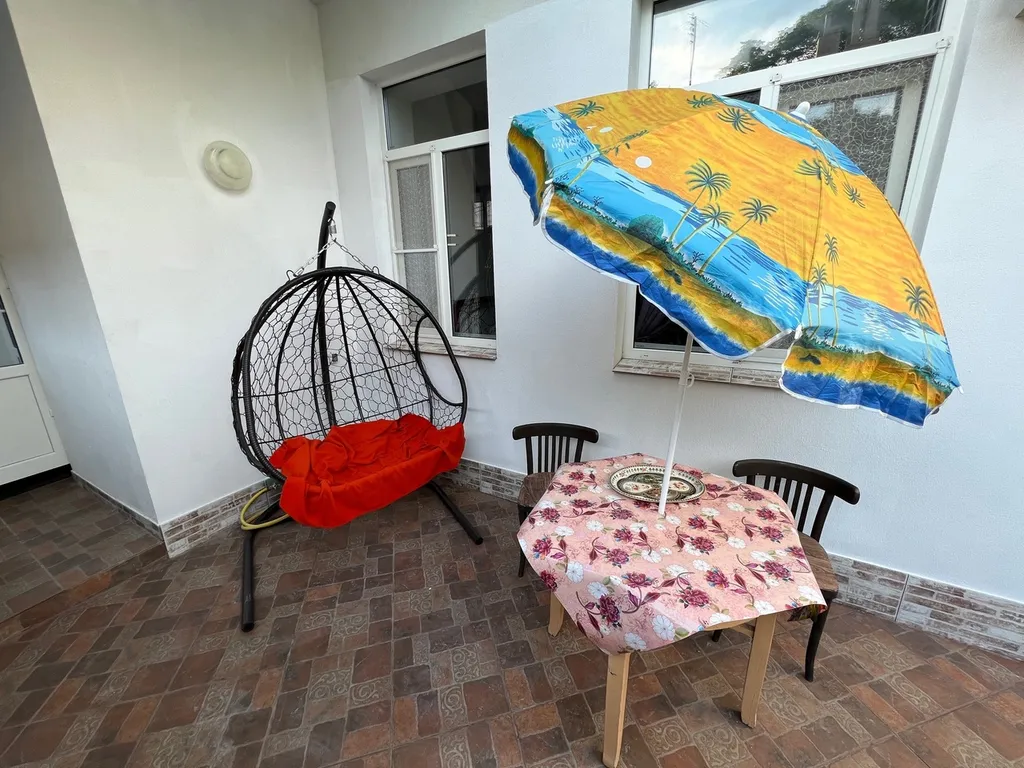 Домик с чудным зелёным двориком