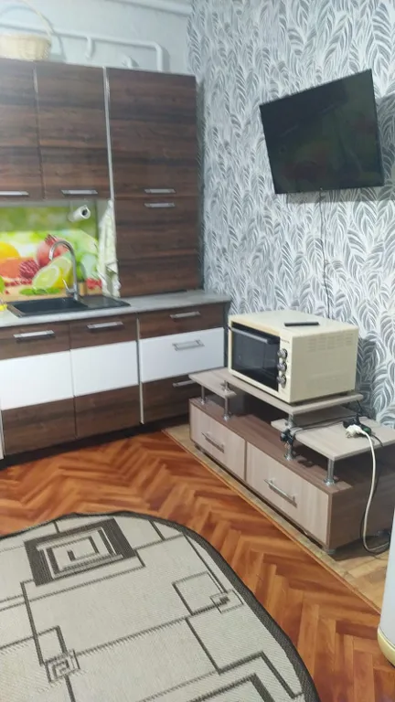 Уютный дом в зеленом дворе