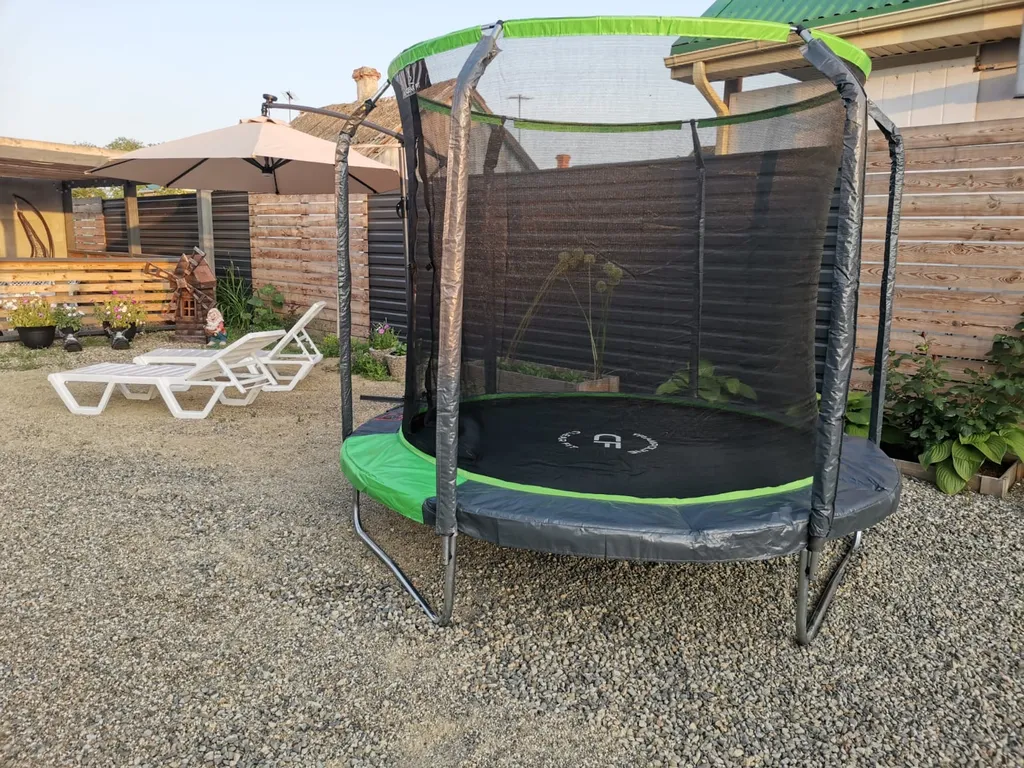 Комнатам с бассейном