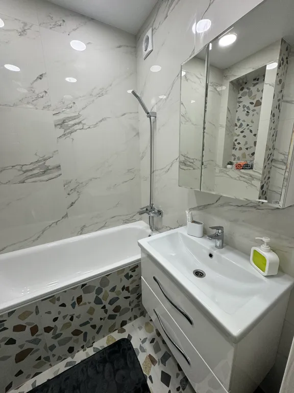 Совершенно новая чистая квартира в тихом районе города