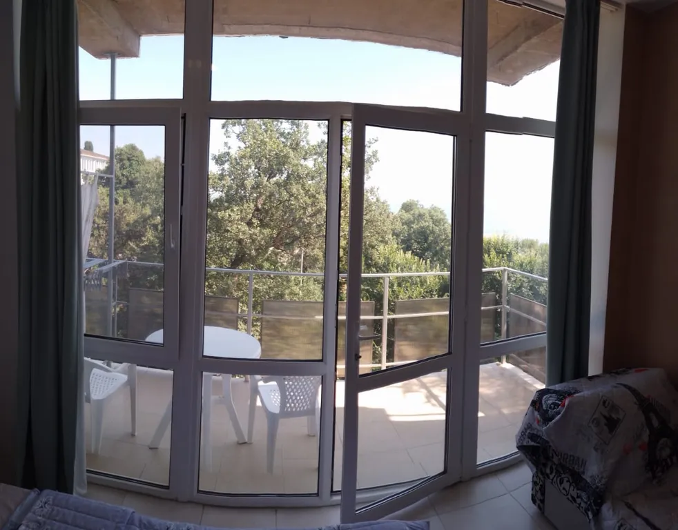 Уютный номер с видом на море и горы