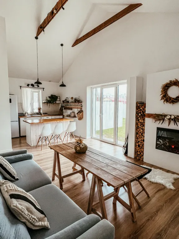 Уютный дом в лесу