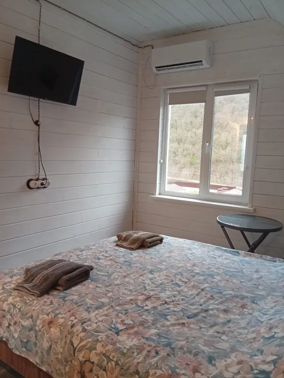 Уютный домик с видом на озеро