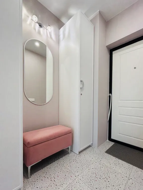 Студия Неоклассика с видом на город