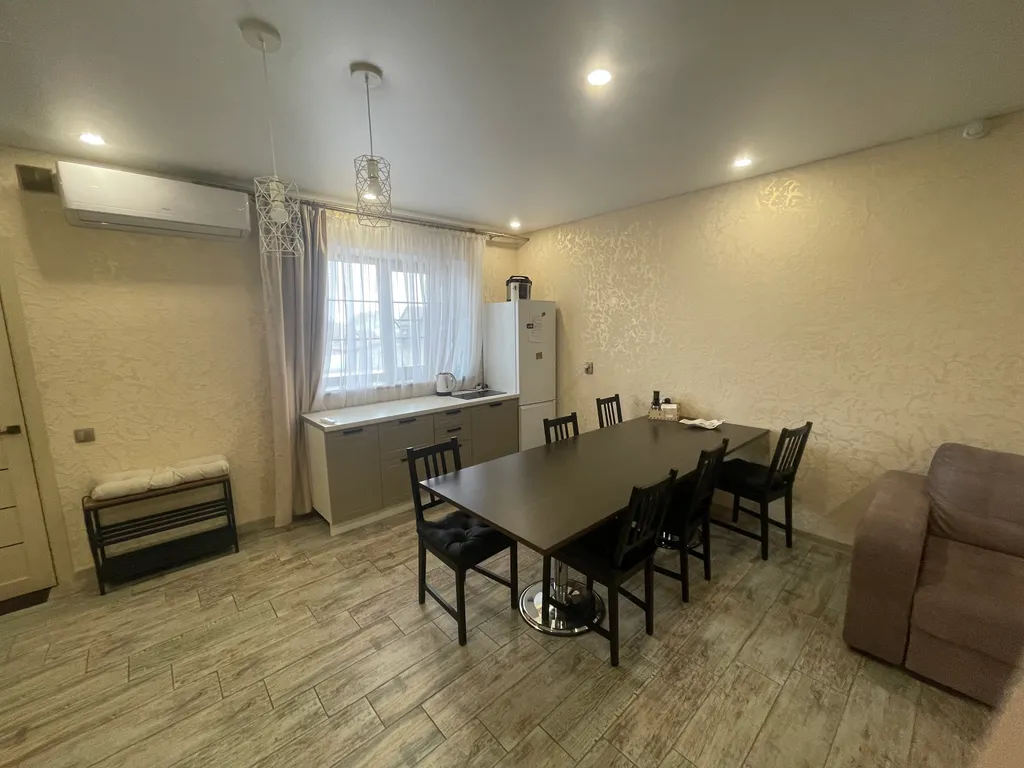 Просторный четырехкомнатный таунхаус на Банном