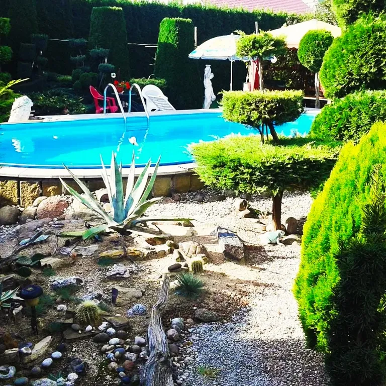 Апартаменты с бассейном
ДомКрус