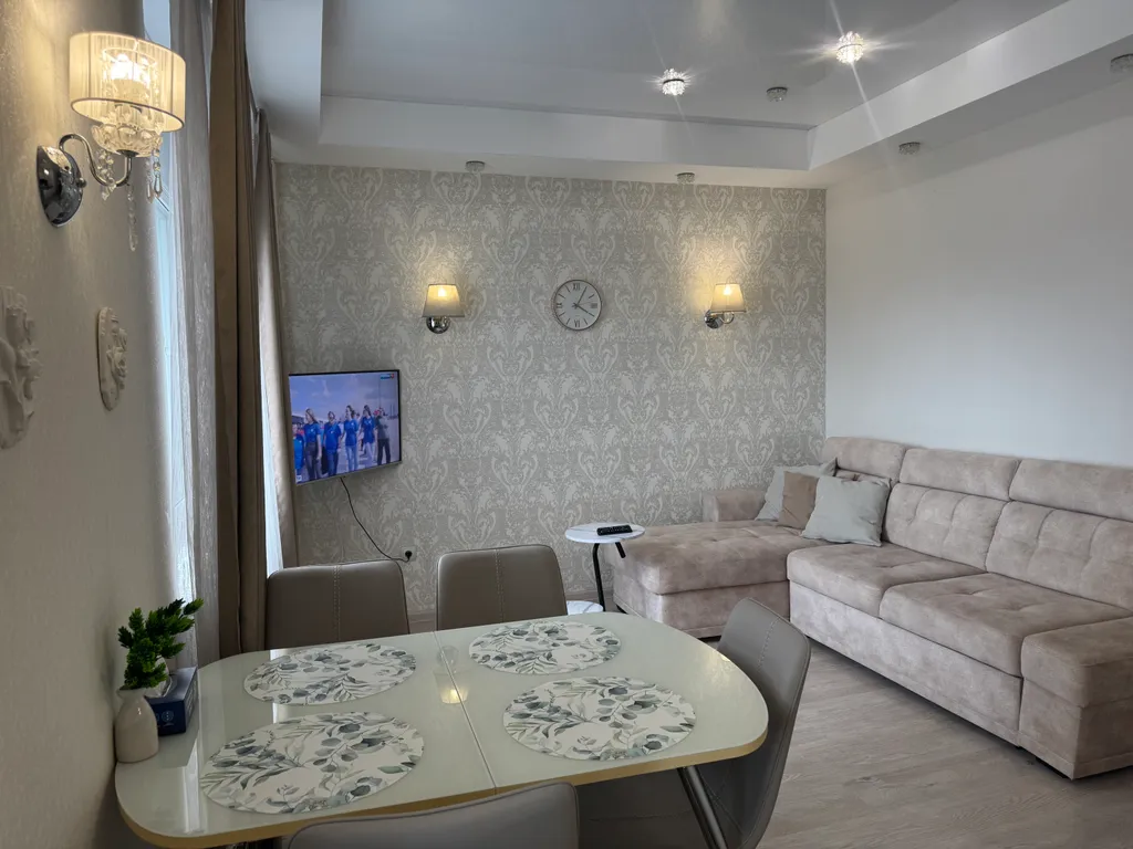 Ухоженная квартира в 7 минутах на авто от Горного Воздуха и площади Победы