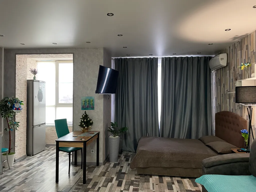 Студия с видом на Волгу