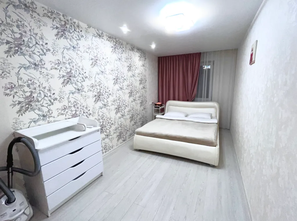 Двухкомнатная квартира около городских прудов