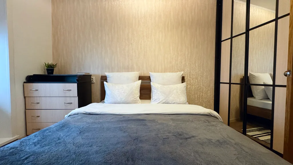 Просторная , двухкомнатная квартира на Галушина — аренда посуточно в Архангельск