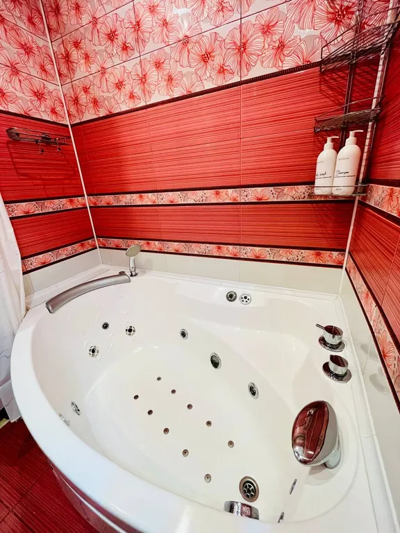 Квартира Уютная евро 3-комнатная квартира в 1 минуте от метро Академическая — Москва