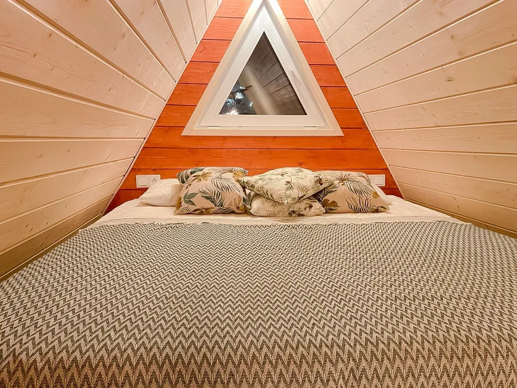 Коттедж Коттедж Уютный а-фрейм с камином и купелью на террасе — Сычево