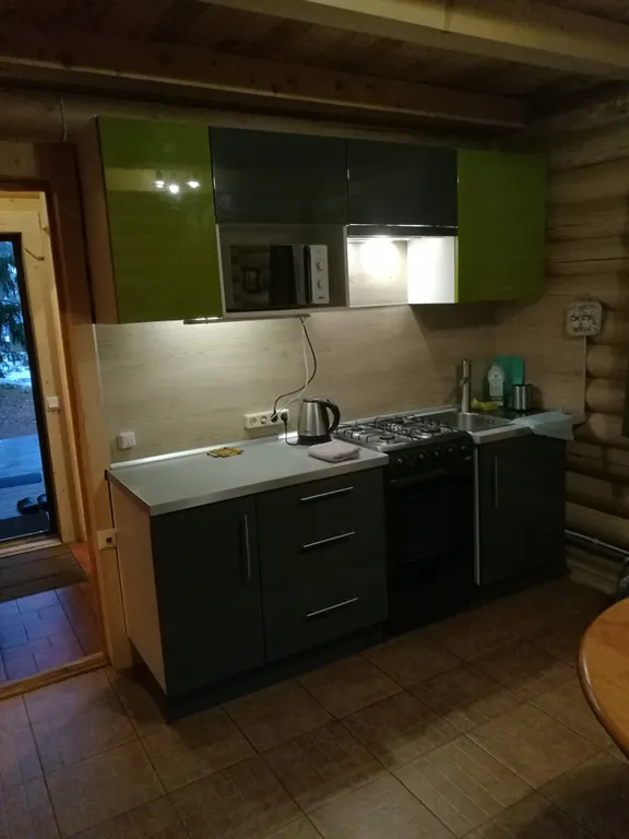 Уютный коттедж с камином у озера в Колосково