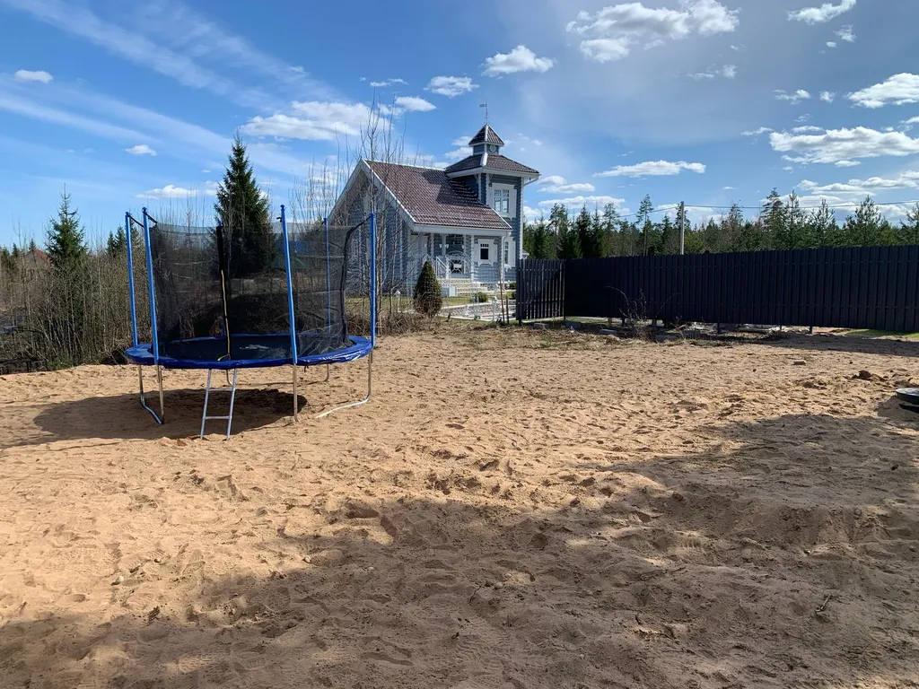 Коттедж Уютный современный дом в сосновом лесу у озера — Запорожское