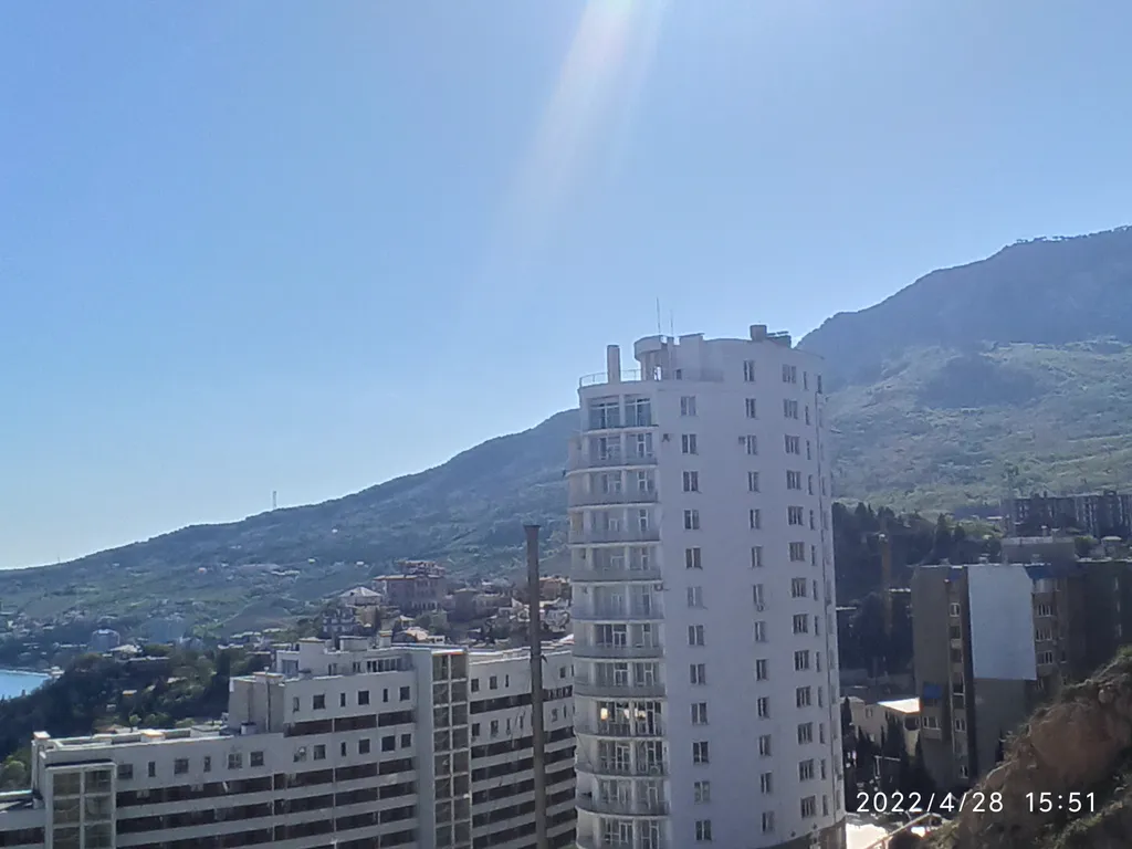 2-х комнатная квартира с балконом, видом на горы и море, парковкой — аренда посуточно в Гурзуф