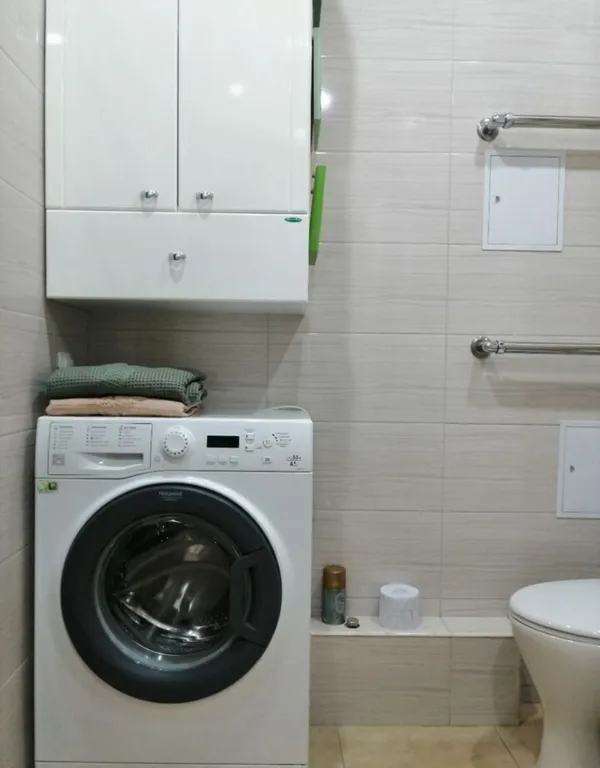 Чистaя cветлая пpоcторная студия cо свежим pемонтом