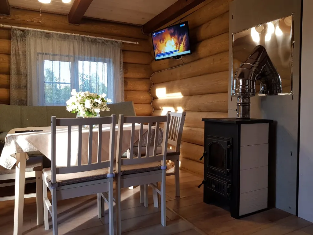 Дом у пруда