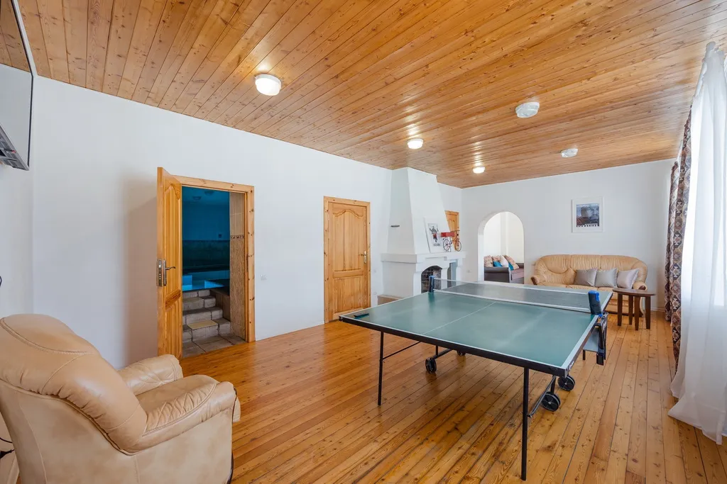 Дом с бассейном и сауной