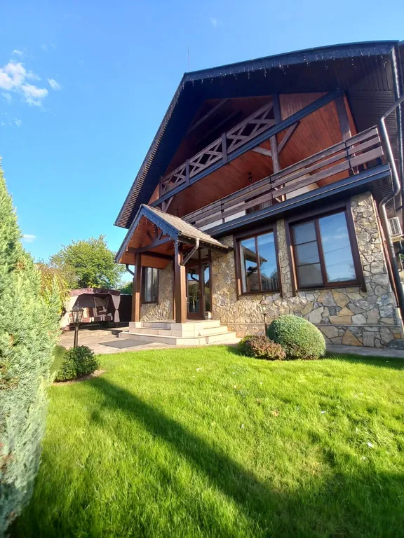 Дом с бассейном и баней для уединенного отдыха