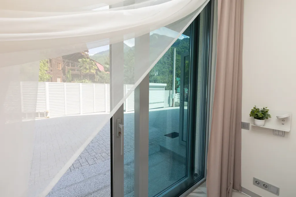 Просторная квартира с живым камином и видом на горы