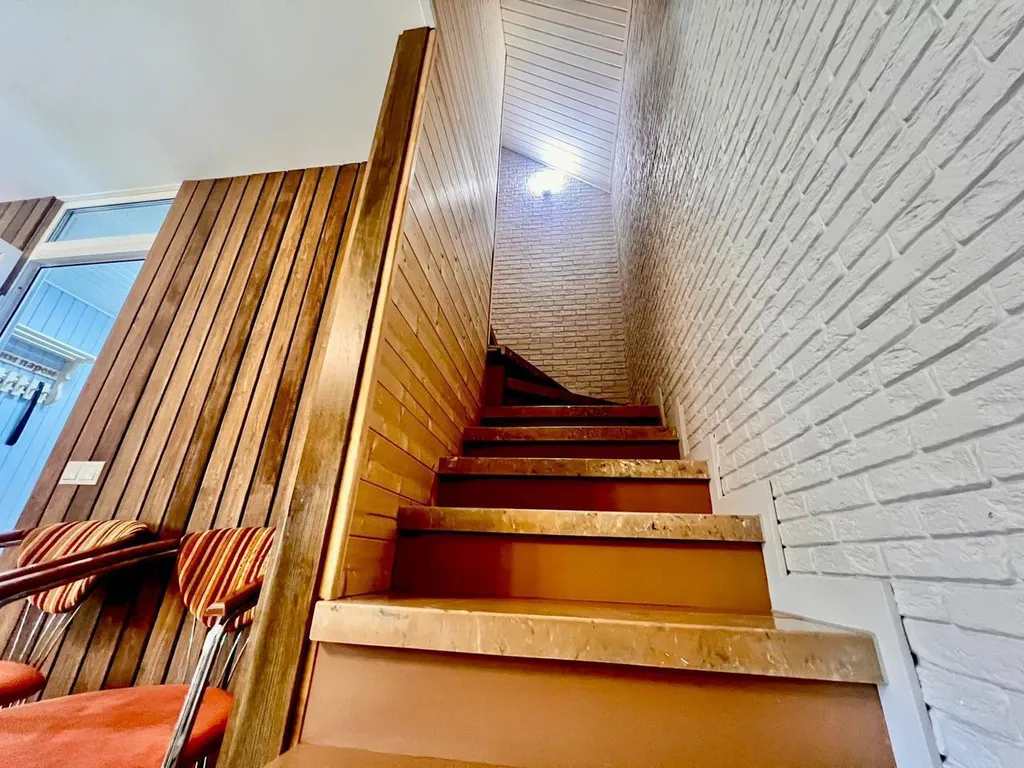 Уютный, современный двухэтажный дом