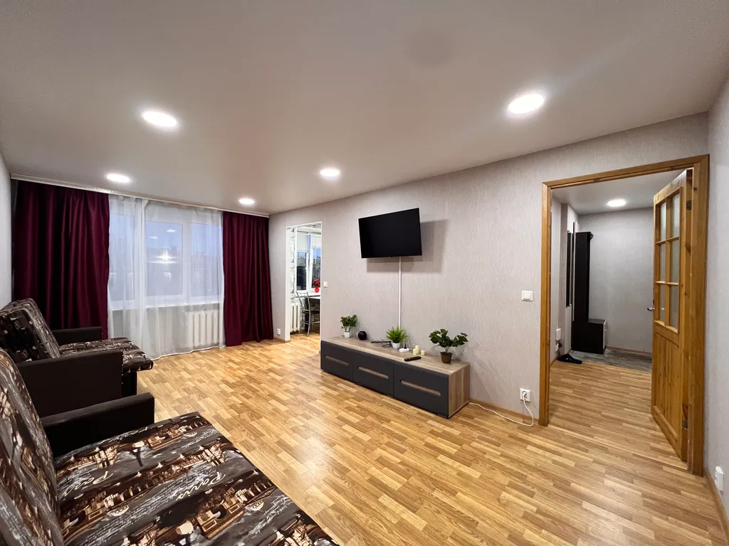 Двухкомнатная квартира в центре возле ряда сетевых магазинов