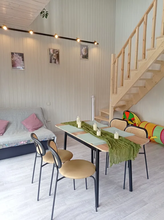 Двухэтажный дом с мангалом и костровой зоной