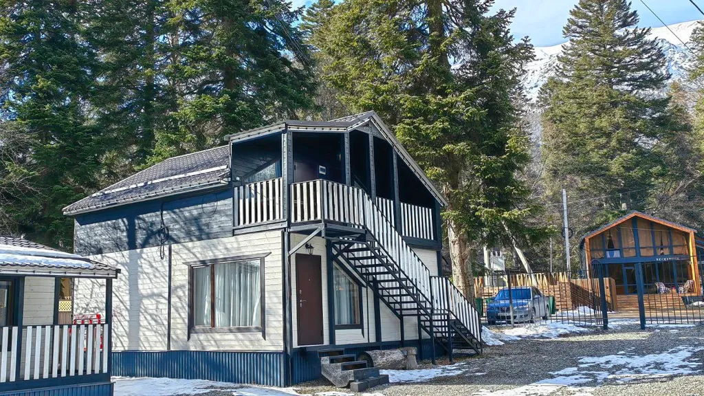 2х комнатный дом в сосновом бору с видом на горы и лес