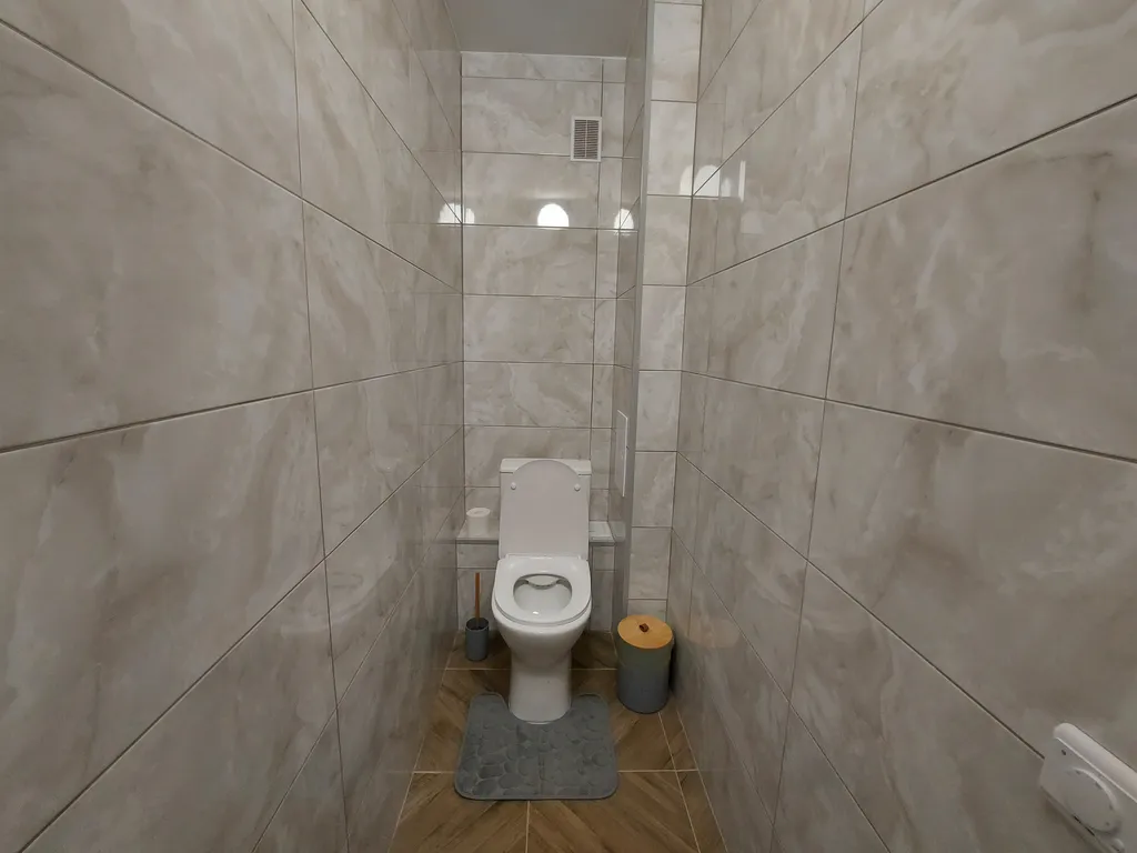 Благоустроенная двухкомнатная квартира рядом с монастырем