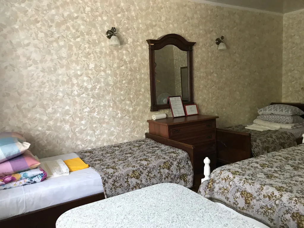 Семейный 4 х местный номер эконом в Гостевом доме