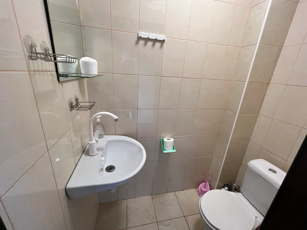 Двухэтажный эллинг на берегу моря