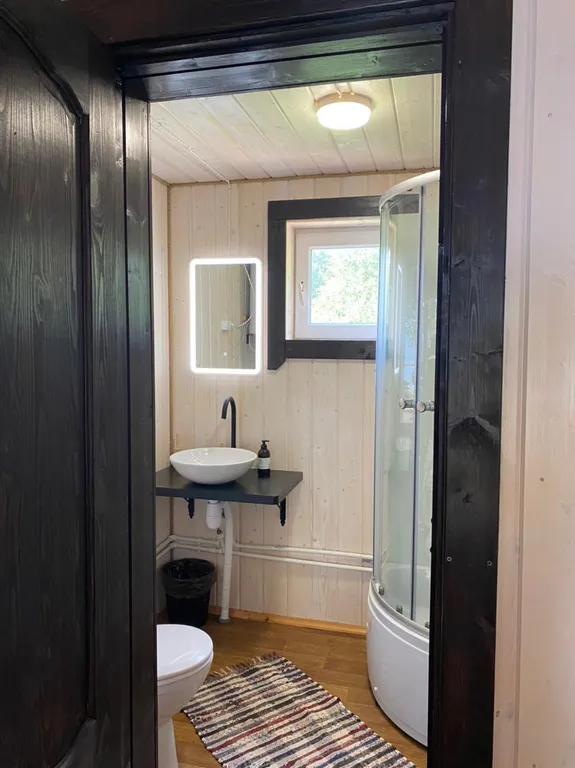 Дом прямо на берегу Беломоро-Балтийского канала "Дикая клюква"