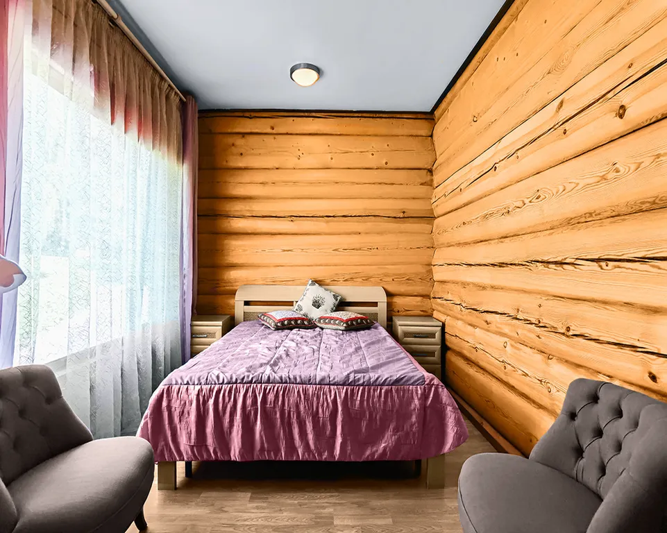 Коттедж в лесу с видом на озеро