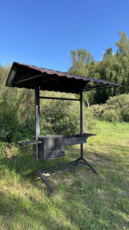 Домик на берегу Оки на территории сельской усадьбы Варежка