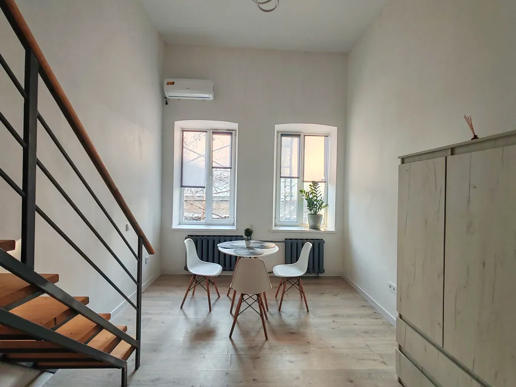 Двухуровневая студия в центре