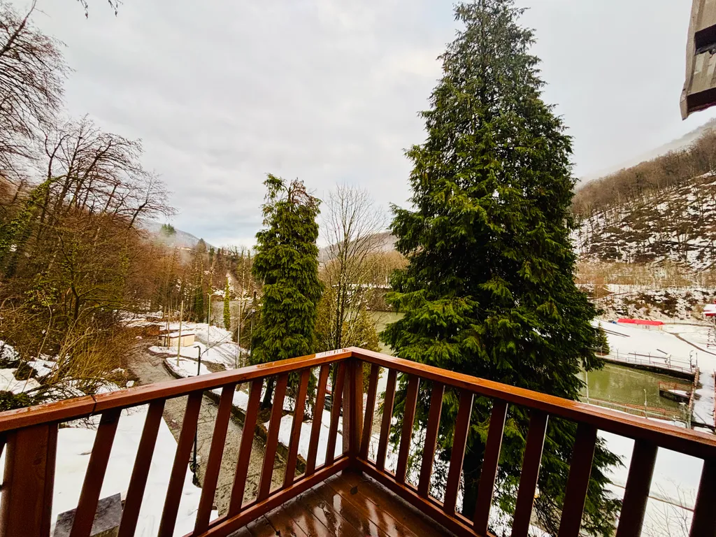 Дом у реки с видом на горы с купелью и баней