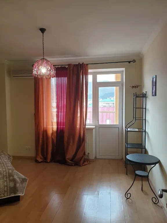 Просторная видовая квартира с кондиционером в 5 минутах от моря