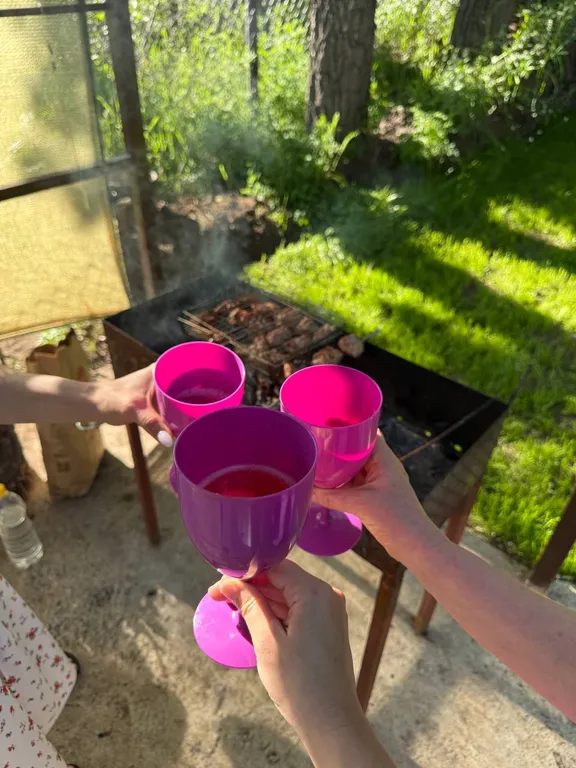 Дом в дубовой роще у реки