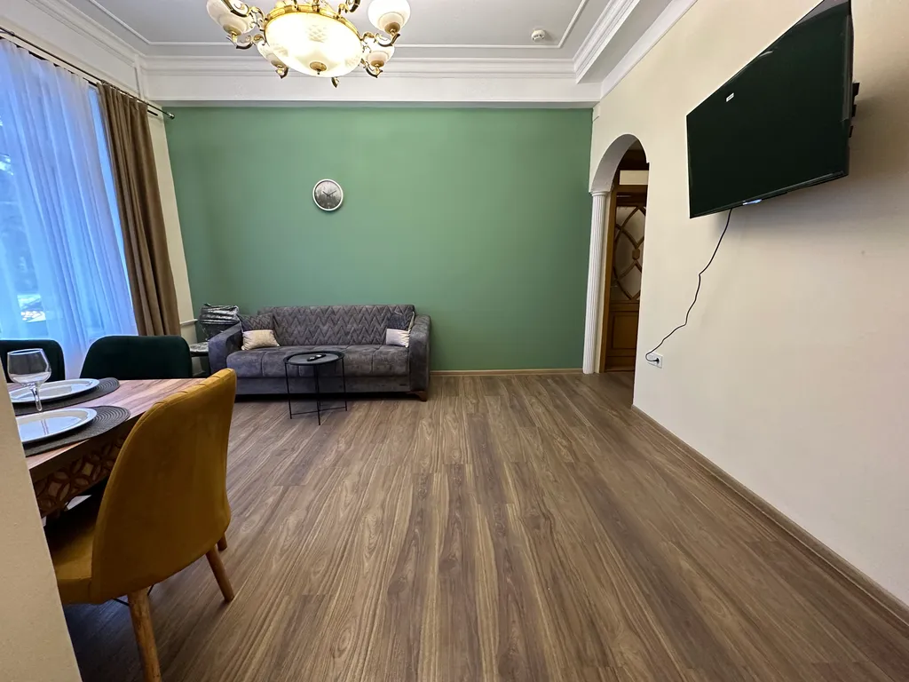 Esmerald suite Apartment