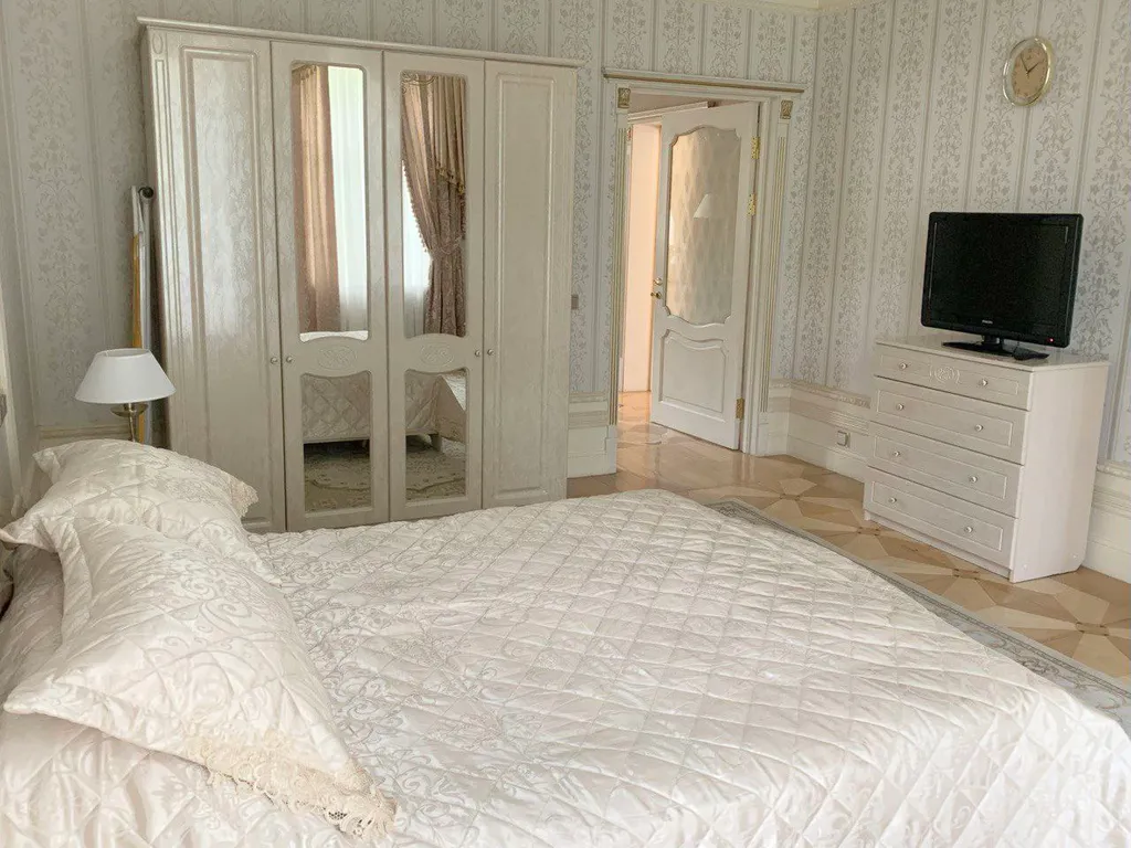 Двухэтажный коттедж в центре