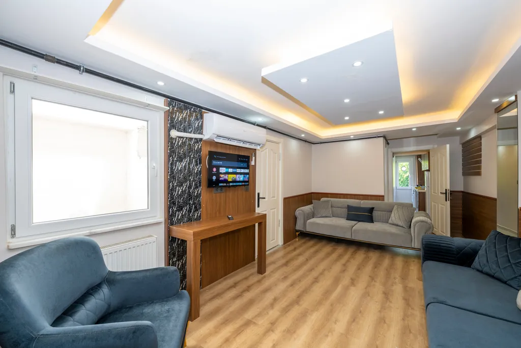 Одна из ностальгических улиц Таксима